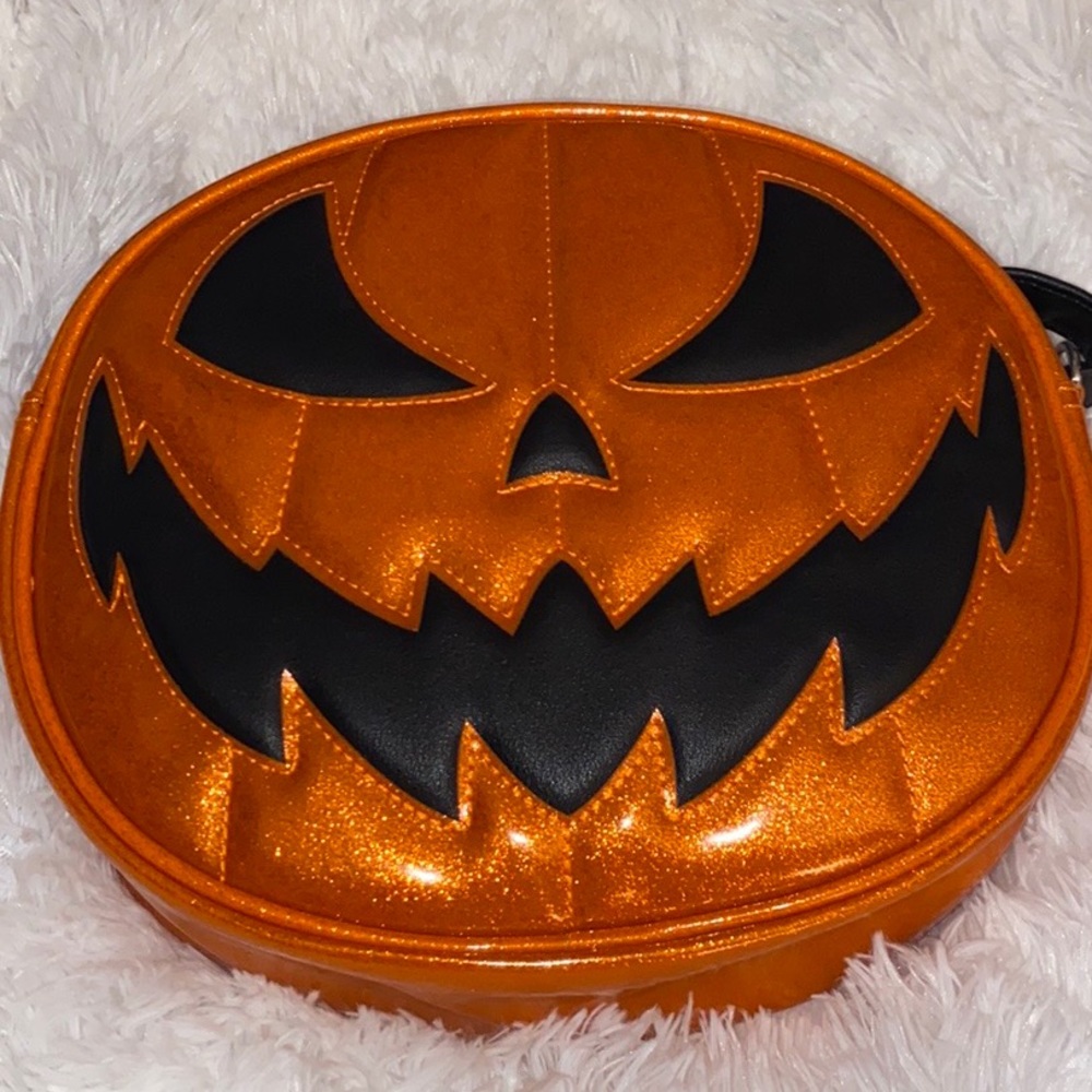 Love pain and stitches pumpkin kult